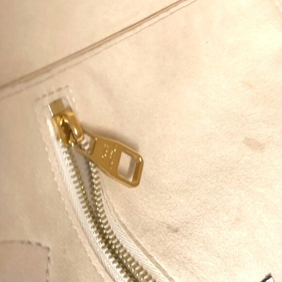 LOUIS VUITTON Beige Monogram Tote Bag - Picture 14 of 14
